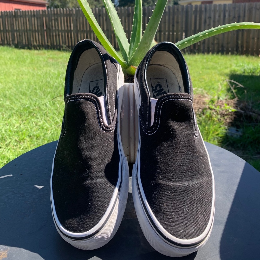 Black canvas vans